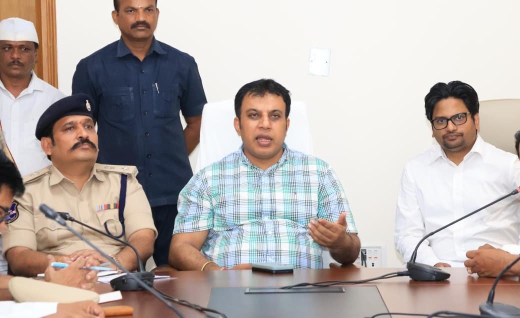 నిబంధనలకు అనుగుణంగా బక్రీద్ పండుగను జరుపుకోవాలి  జిల్లా కలెక్టర్ సందీప్ కుమార్ ఝా